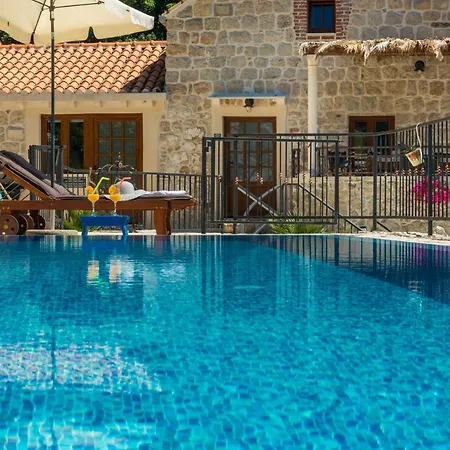 Stone-exceptional Private Estate Βίλα