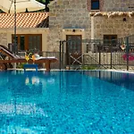Stone-exceptional Private Estate فيلة