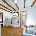 Stone-exceptional Private Estate * مْليني