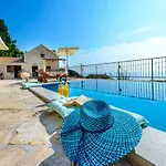 Stone-exceptional Private Estate Vila