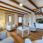 Stone-exceptional Private Estate فيلة مْليني