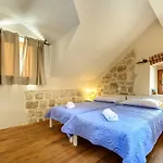 Stone-exceptional Private Estate مْليني