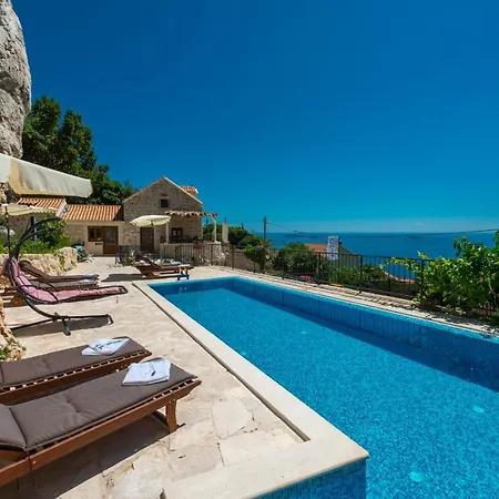 Stone-exceptional Private Estate مْليني