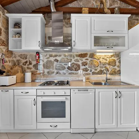 Stone-exceptional Private Estate Vila