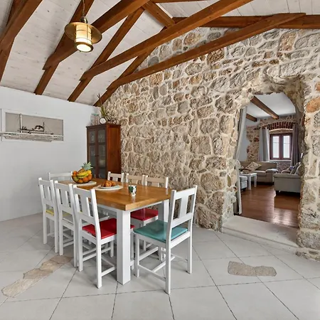 Stone-exceptional Private Estate Willa