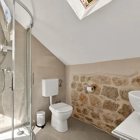 Stone-exceptional Private Estate Willa *
