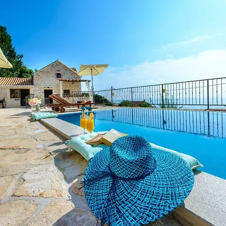 Stone-exceptional Private Estate Willa