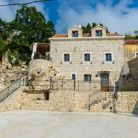 Stone-exceptional Private Estate فيلة