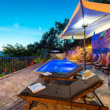 Stone-exceptional Private Estate *