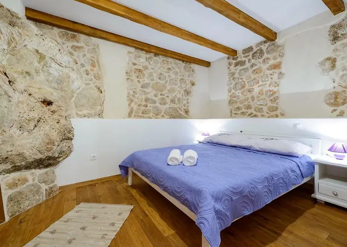 Stone-exceptional Private Estate 别墅