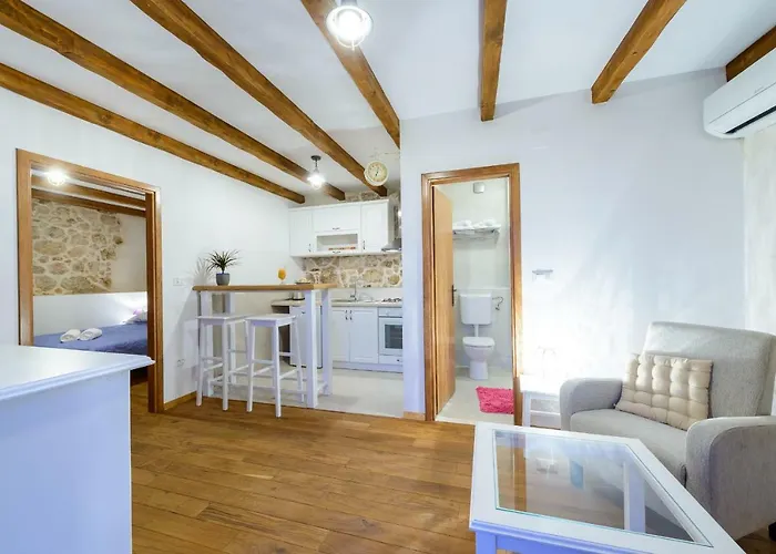 Stone-exceptional Private Estate * 米利尼