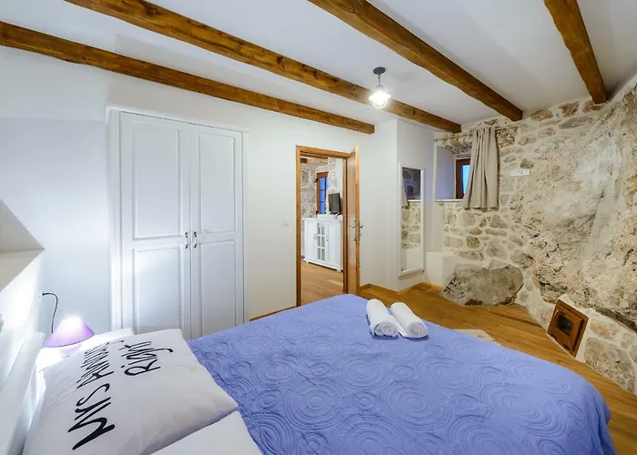 Stone-exceptional Private Estate 别墅