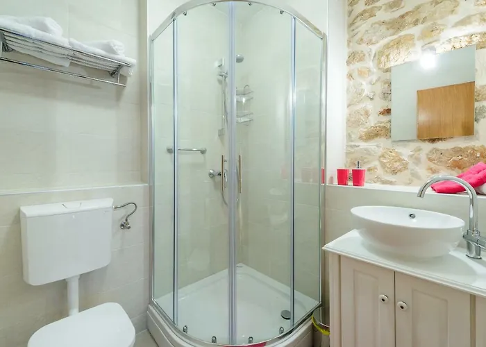 Stone-exceptional Private Estate * 米利尼