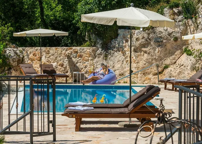 Stone-exceptional Private Estate * 米利尼